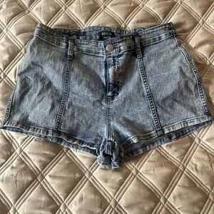 Denim shorts with lots of stretch
